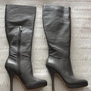 Elegant Boutique 9 Gray Knee-High Women's Boots. Size 7